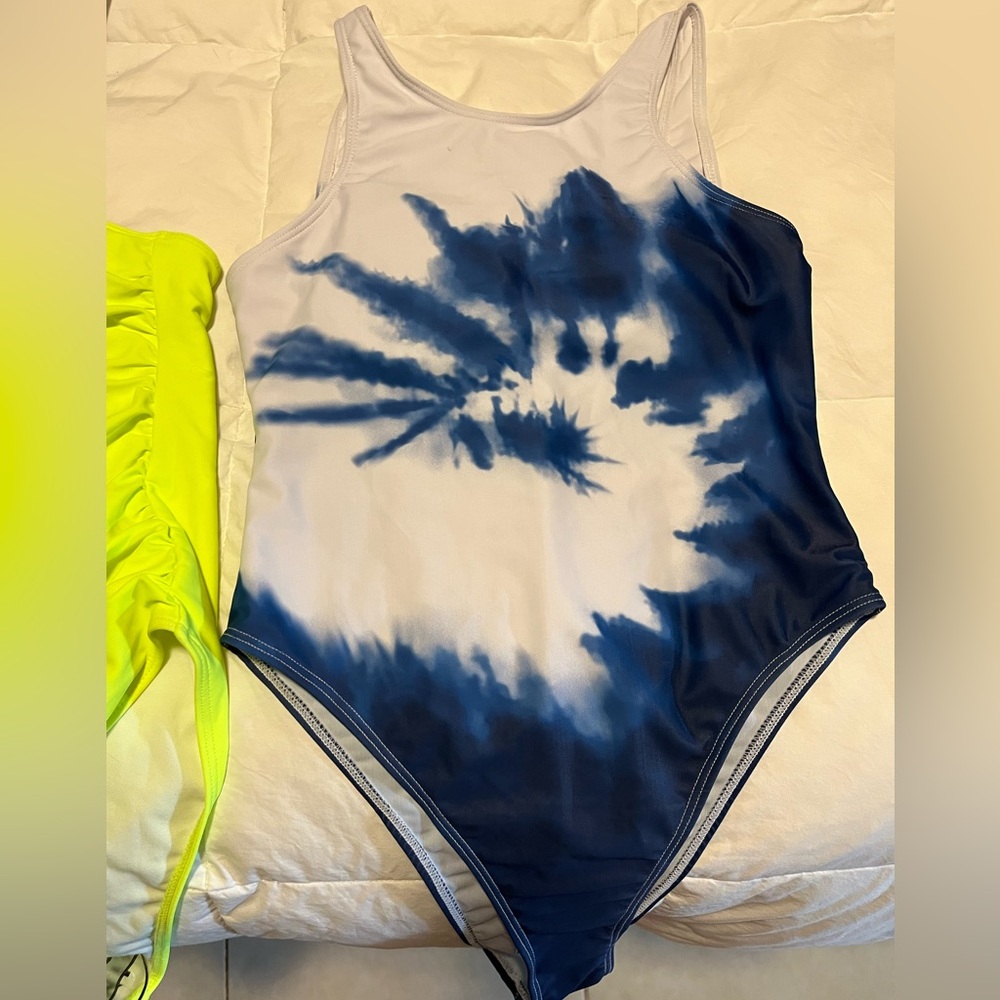 Bundle of 7 swimsuits - Picture 7 of 8
